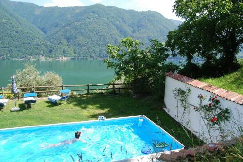 Cima Villa Sleeps 10 Pool