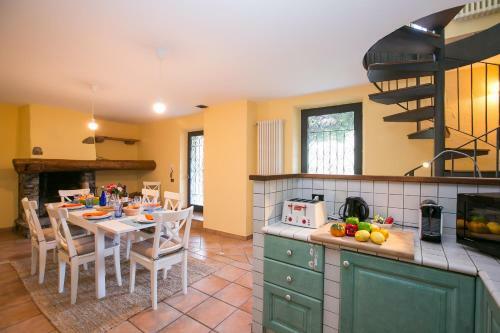 Cima Villa Sleeps 10 Pool