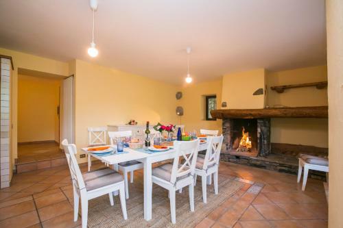 Cima Villa Sleeps 10 Pool