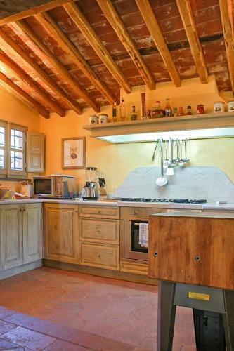 Piano Di Conca Villa Sleeps 10 Pool Air Con Wifi