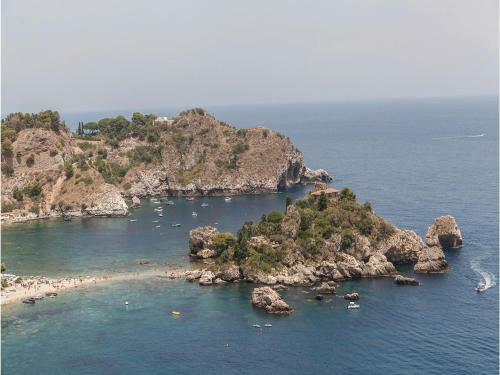 Three-bedroom Holiday Home In Zafferana Etnea