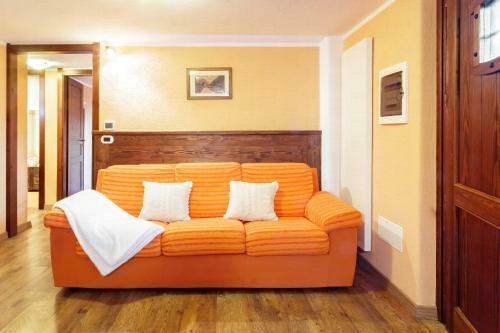 Apartamento Hellochalet_foyer Orange