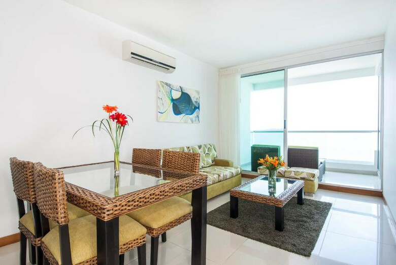 Hotel Travelers Orange Cartagena