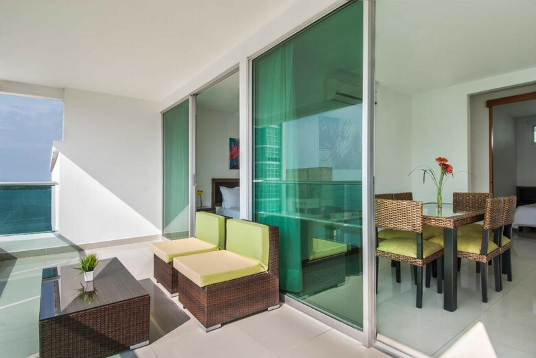 Hotel Travelers Orange Cartagena