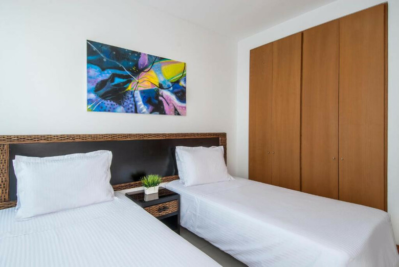 Hotel Travelers Orange Cartagena