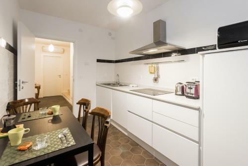 Isolo Holiday Apartment