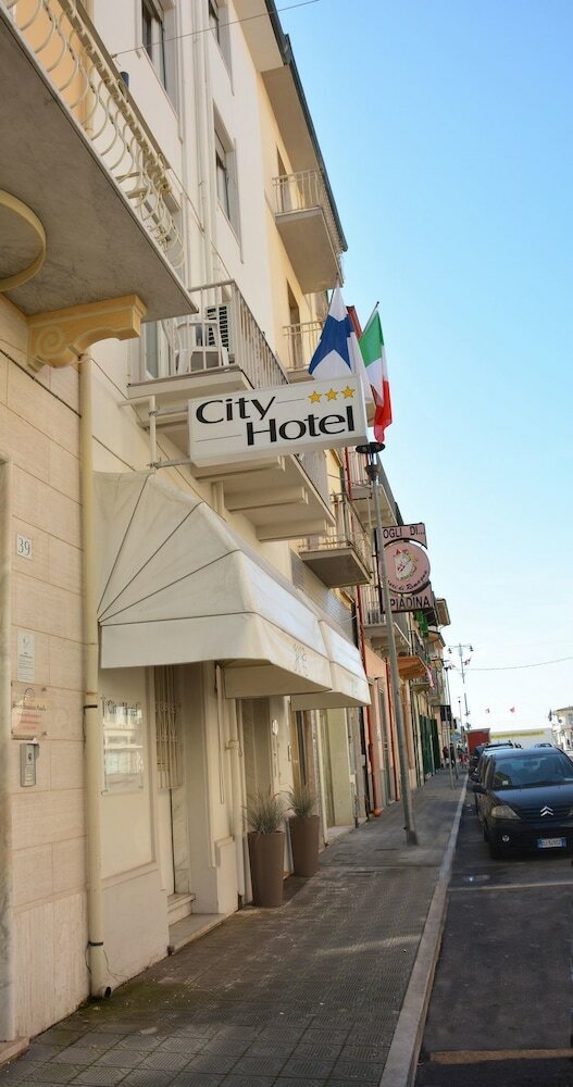 City Hotel