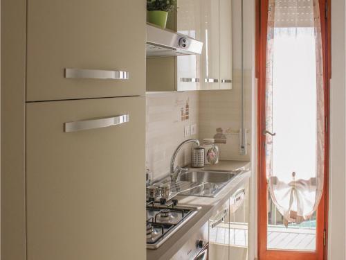 Two-bedroom Apartment In Viareggio -lu-