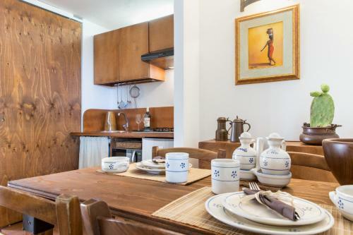 La Villa Apartments