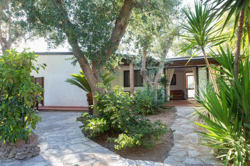 La Villa Apartments