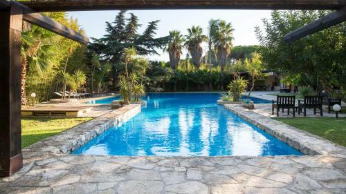 La Villa Apartments