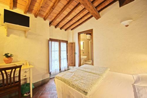 Strada In Chianti Apartment Sleeps 9 T241224