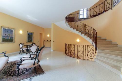 Stresa Villa Sleeps 16 Pool Air Con Wifi