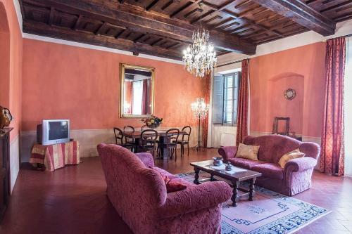 Serravalle Pistoiese Villa Sleeps 18 Pool Wifi