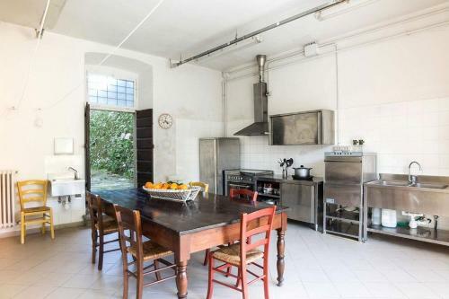 Serravalle Pistoiese Villa Sleeps 18 Pool Wifi