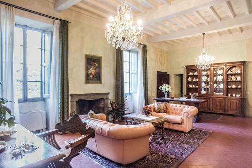 Serravalle Pistoiese Villa Sleeps 18 Pool Wifi