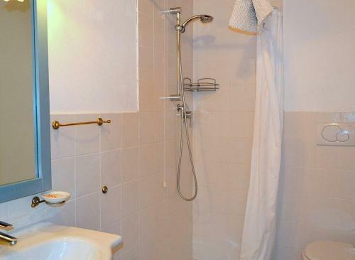 Serravalle Pistoiese Villa Sleeps 8 Pool Wifi