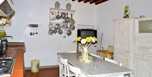 Serravalle Pistoiese Villa Sleeps 6 Pool Wifi