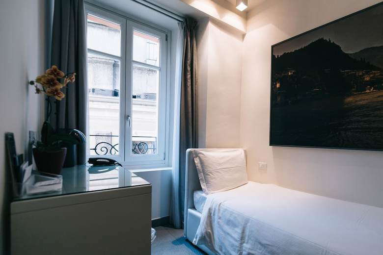Avenue Hotel