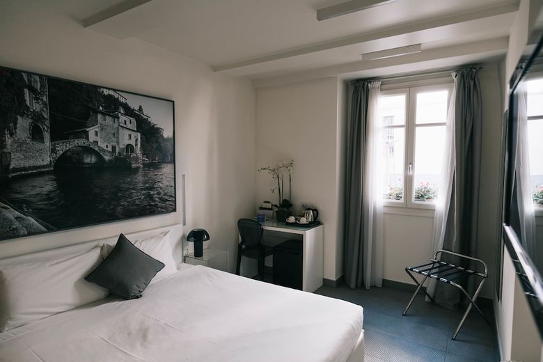 Avenue Hotel