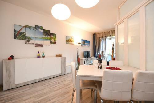 Sirmione Lake And Pool Holiday Apartment