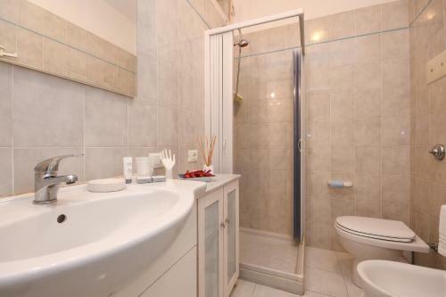 Sirmione Lake And Pool Holiday Apartment