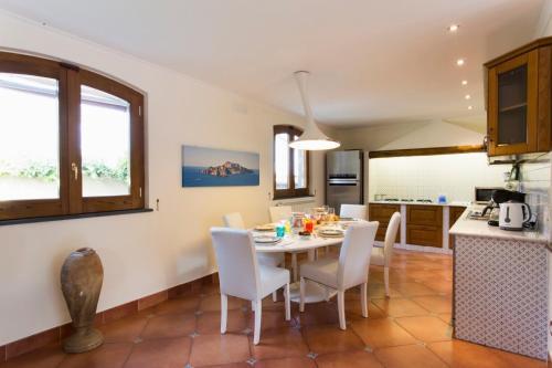 Sorrento Villa Sleeps 8 Pool Air Con Wifi