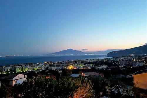 Sorrento Villa Sleeps 6 Air Con Wifi