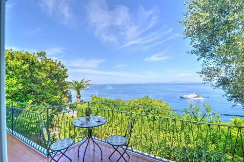 Sorrento Villa Sleeps 16 Air Con Wifi