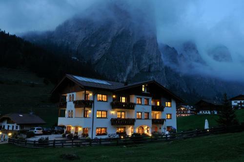 Garni Hotel Iris