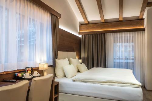 Hotel Arya Alpine Lodge