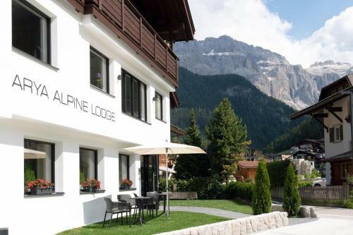 Hotel Arya Alpine Lodge