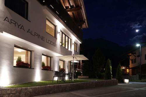 Hotel Arya Alpine Lodge