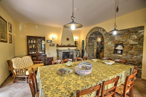 Santa Maria Villa Sleeps 15 Air Con Wifi