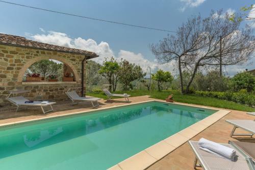 San Giovanni D'asso Villa Sleeps 8 Pool Air Con