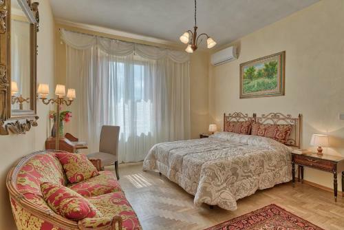 San Giovanni D'asso Villa Sleeps 8 Pool Air Con