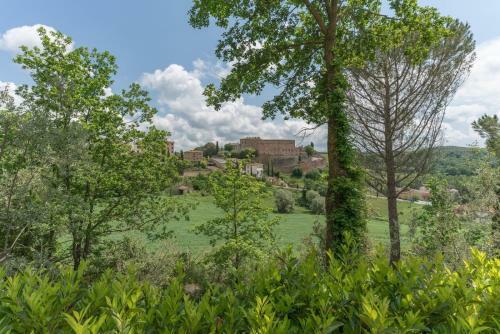 San Giovanni D'asso Villa Sleeps 8 Pool Air Con