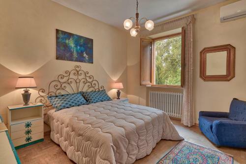 San Giovanni D'asso Villa Sleeps 8 Pool Air Con