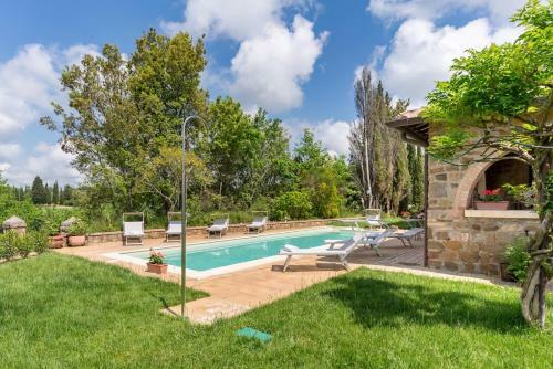 San Giovanni D'asso Villa Sleeps 8 Pool Air Con