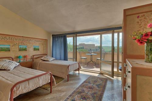 San Giovanni D'asso Villa Sleeps 8 Pool Air Con