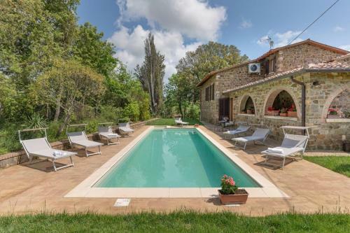 San Giovanni D'asso Villa Sleeps 8 Pool Air Con