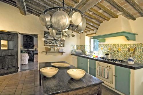San Giovanni D'asso Villa Sleeps 7 Pool Air Con