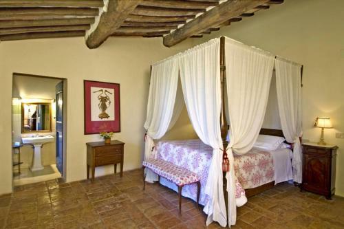 San Giovanni D'asso Villa Sleeps 7 Pool Air Con