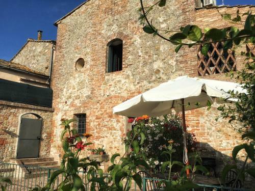 San Giovanni D'asso Villa Sleeps 5 Pool Air Con