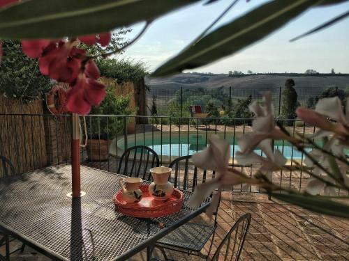 San Giovanni D'asso Villa Sleeps 5 Pool Air Con
