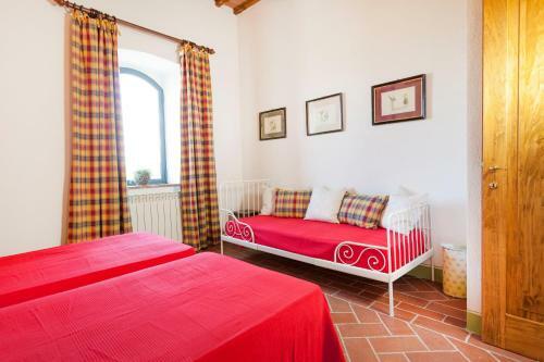 San Giovanni D'asso Villa Sleeps 5 Pool Air Con