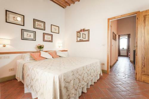 San Giovanni D'asso Villa Sleeps 5 Pool Air Con