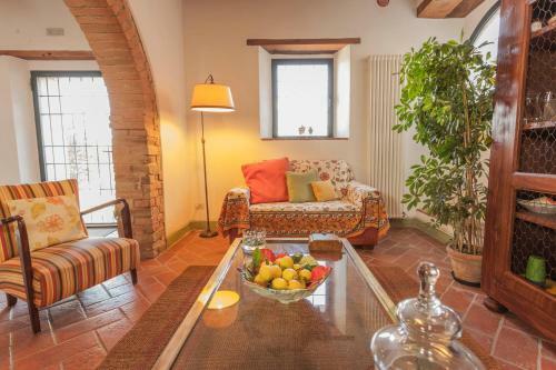 San Giovanni D'asso Villa Sleeps 5 Pool Air Con