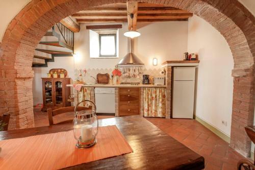 San Giovanni D'asso Villa Sleeps 5 Pool Air Con