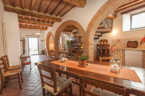 San Giovanni D'asso Villa Sleeps 5 Pool Air Con